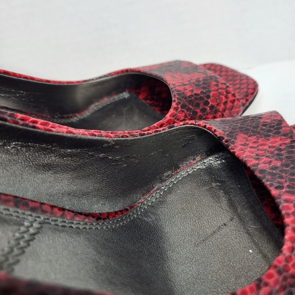 Tahari riddle snake print peep toe red and black pumps in size 6.5 - Picture 14 of 15